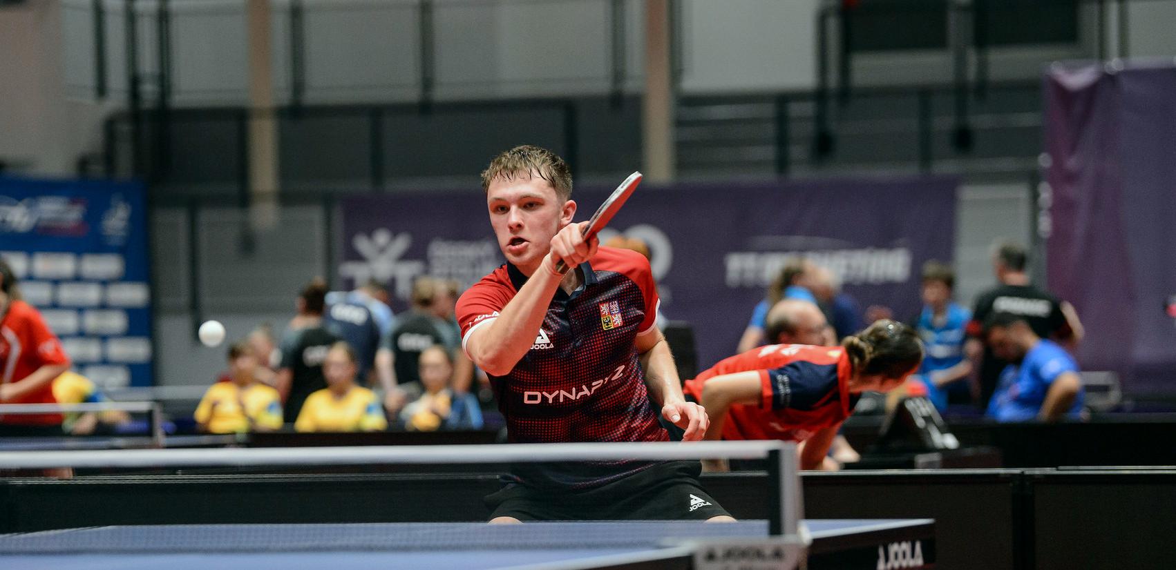 STOLNÍ TENIS